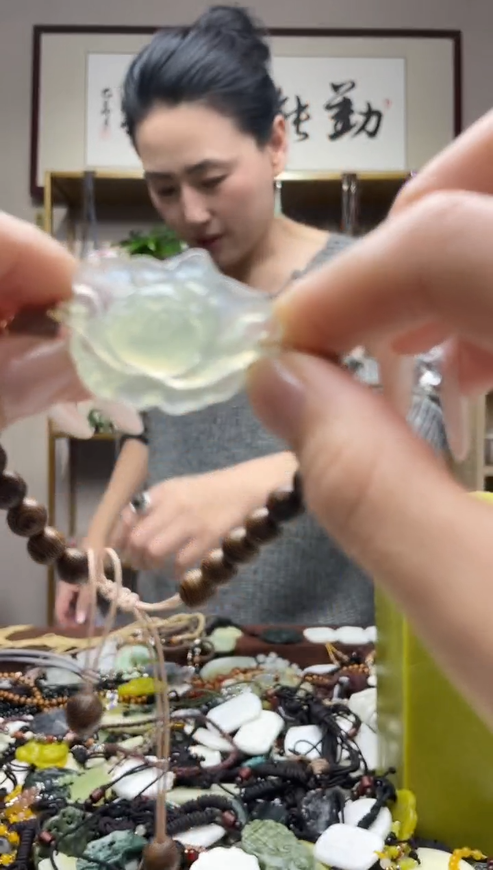 未镶嵌岫玉吊坠`