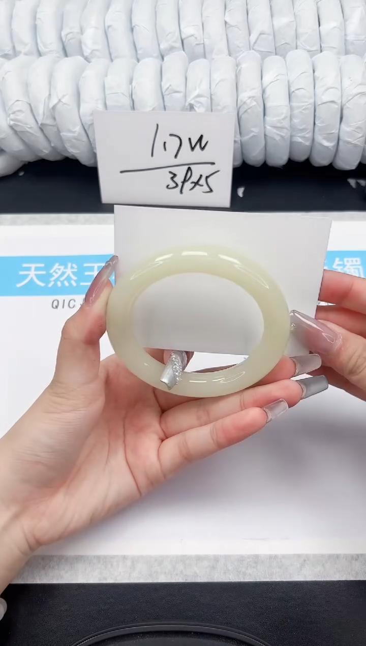 【闪购商品】石英质玉手镯未镶嵌140-58