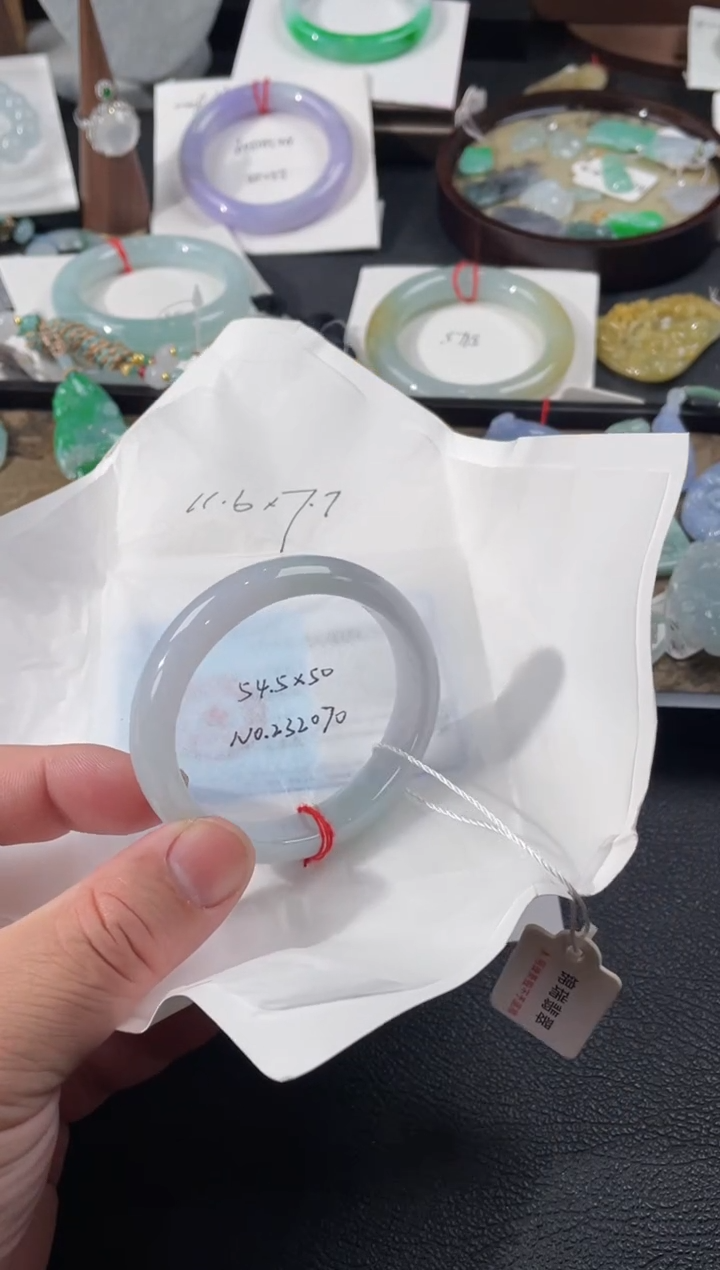 【闪购商品】翡翠手镯未镶嵌54.5贵妃