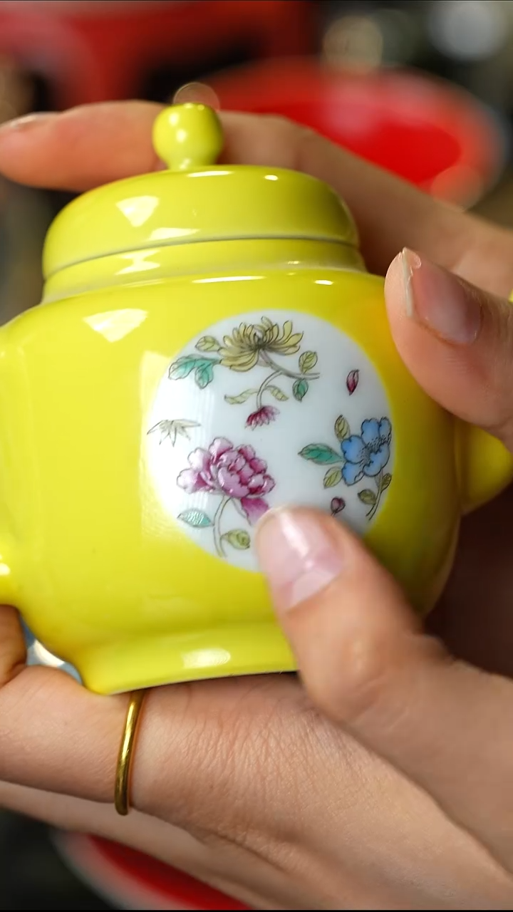  景德镇高温纯手工手绘黄色开窗粉彩茶壶