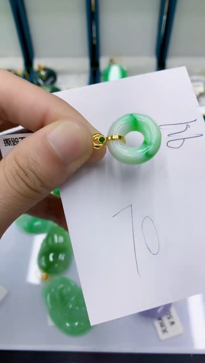 翡翠未镶嵌颈饰翡翠