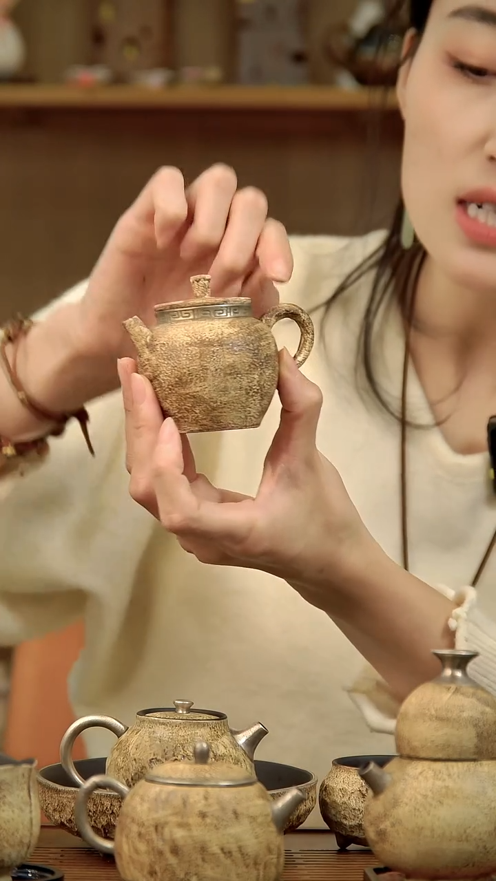 言野手作 粉引仿古巨轮壶