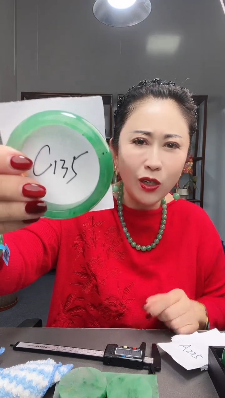 【闪购商品】石英质玉手镯未镶嵌非洲翠