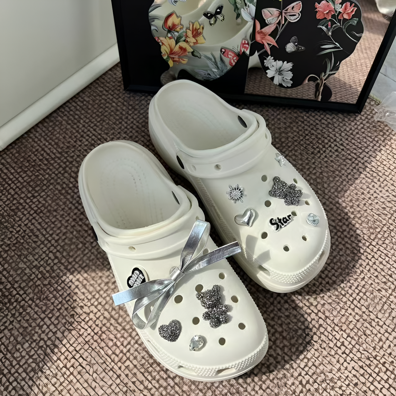 2025新款夏季外穿休闲云朵洞洞鞋女款厚底增高沙滩鞋包头凉拖鞋