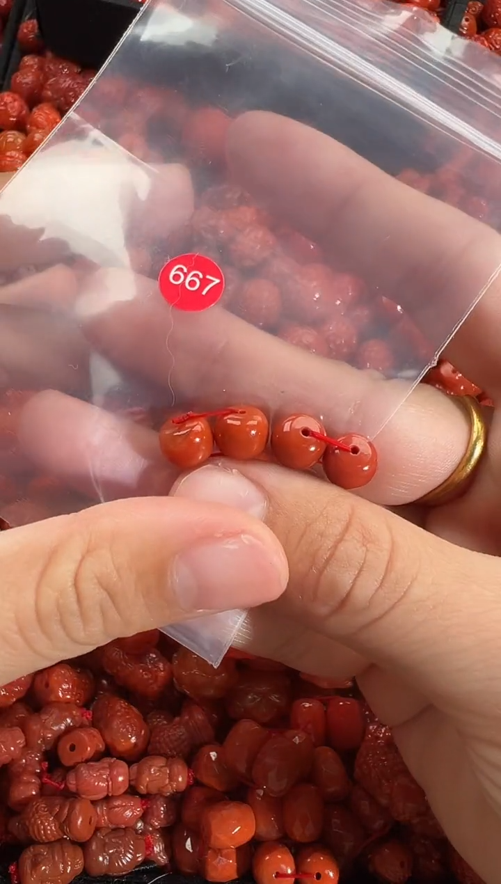 颈饰未镶嵌南红玛瑙1