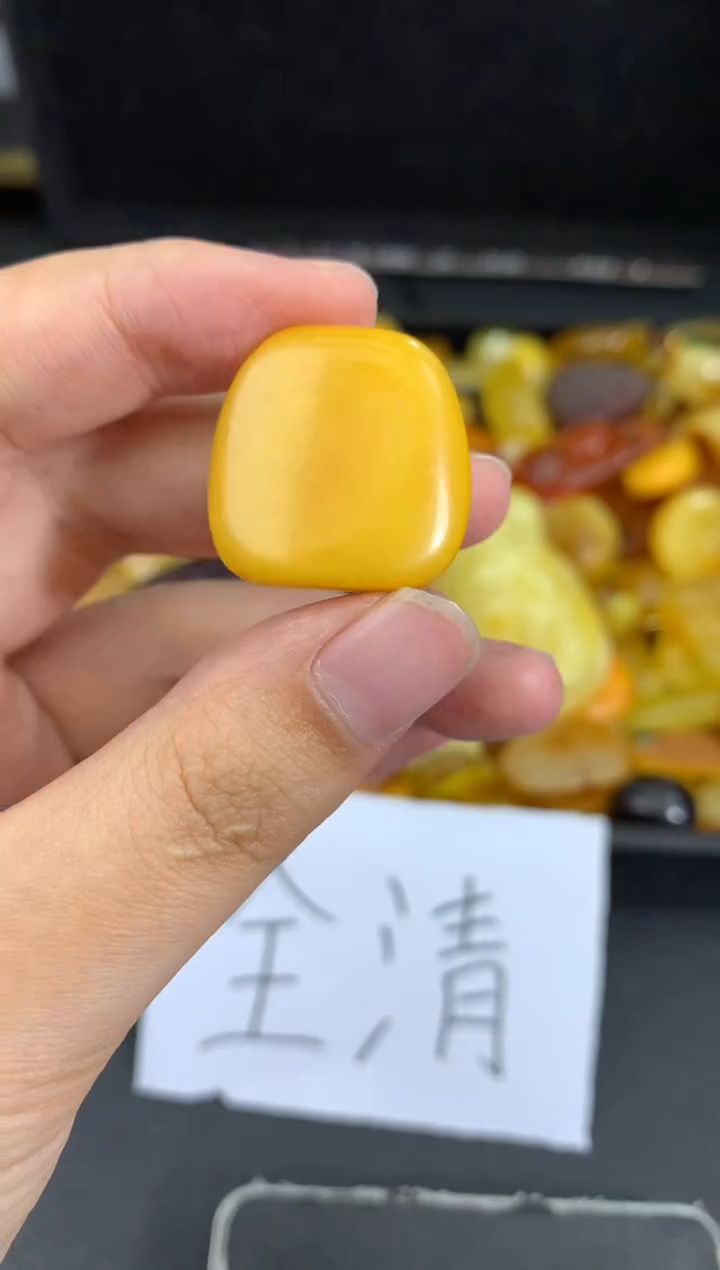 蜜蜡未镶嵌珠宝奇石81