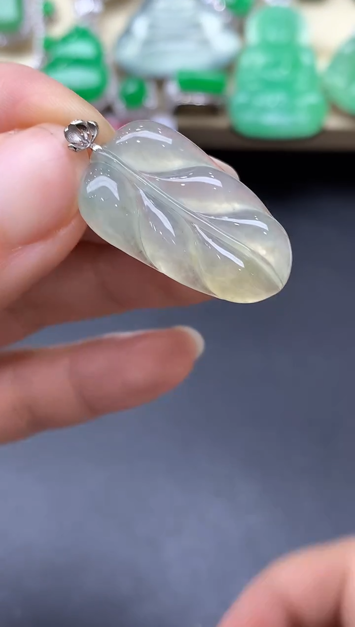 颈饰18K金镶嵌翡翠62-中国好珍宝