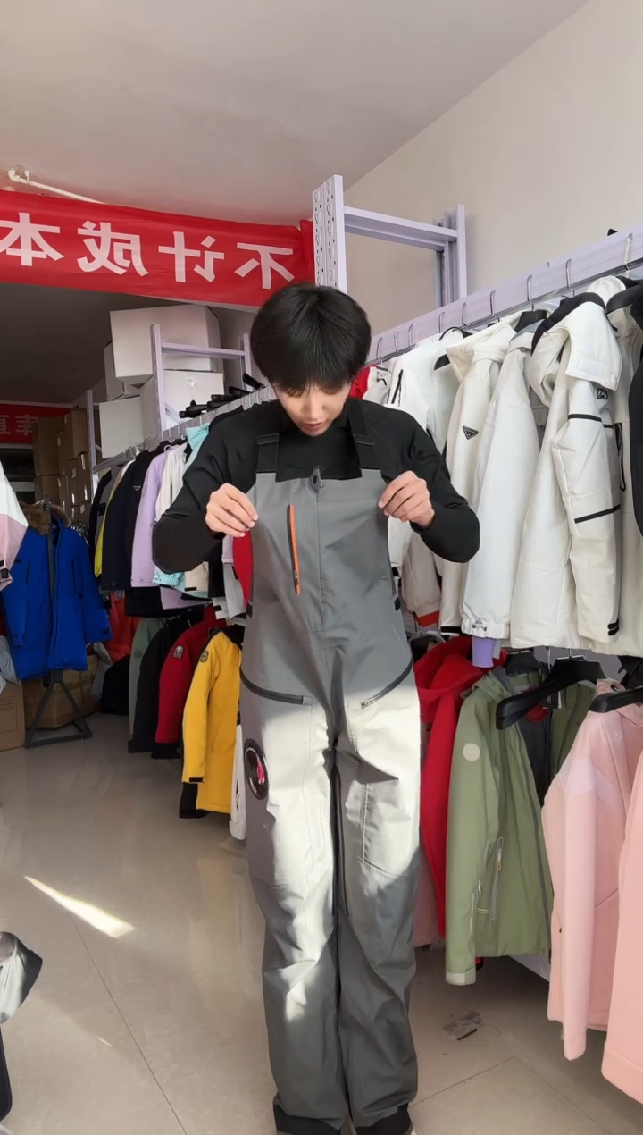 聚酯纤维A106 L码 C牌背带裤