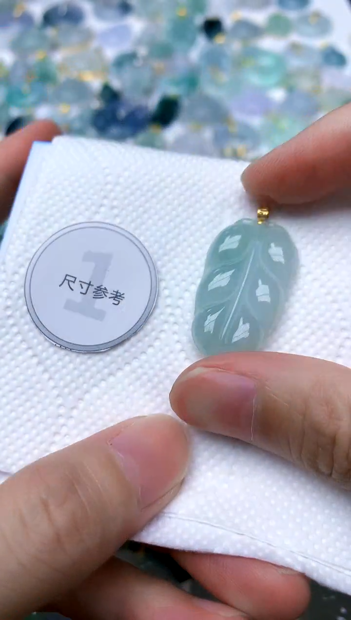 颈饰18K金镶嵌翡翠天然A货翡翠