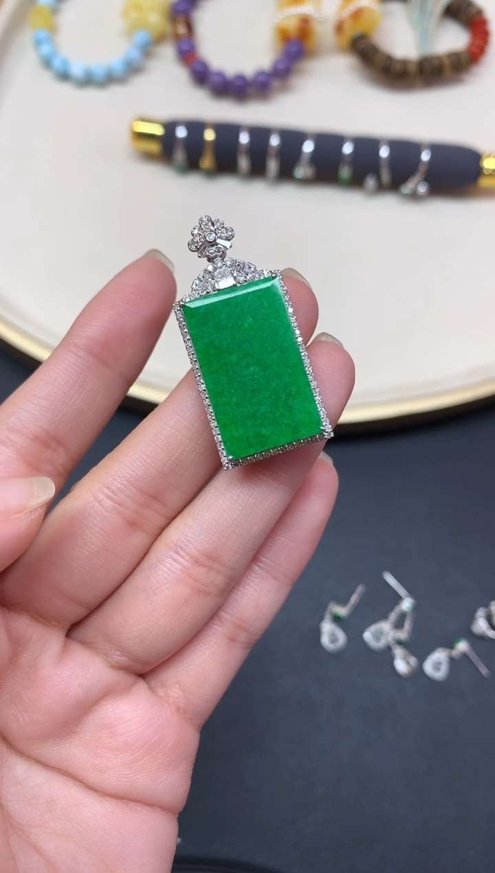 【闪购商品】翡翠吊坠(不含链)18K金镶嵌吊坠A20|19800