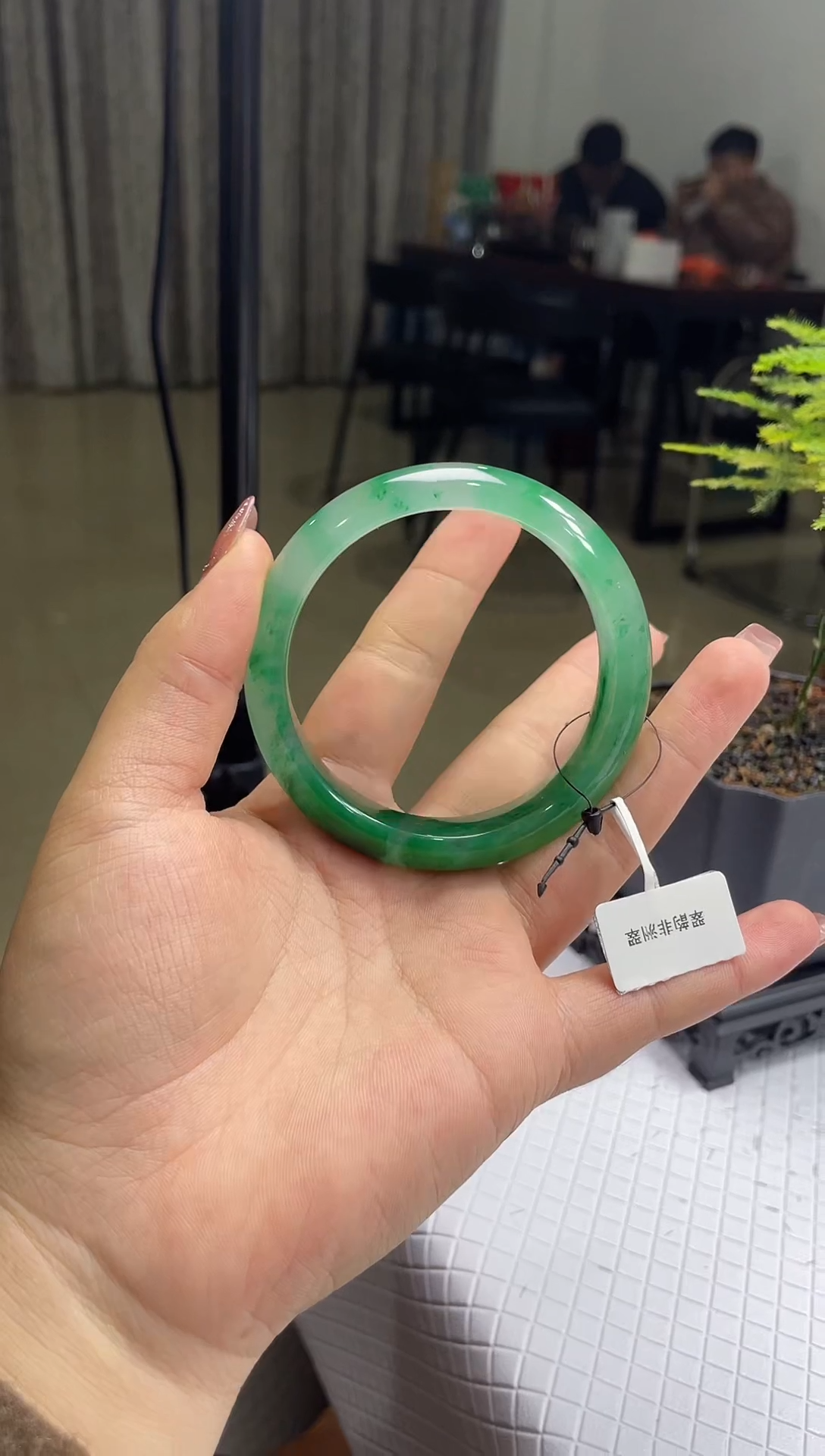 【闪购商品】石英质玉手镯未镶嵌非洲翠手镯多样性发货