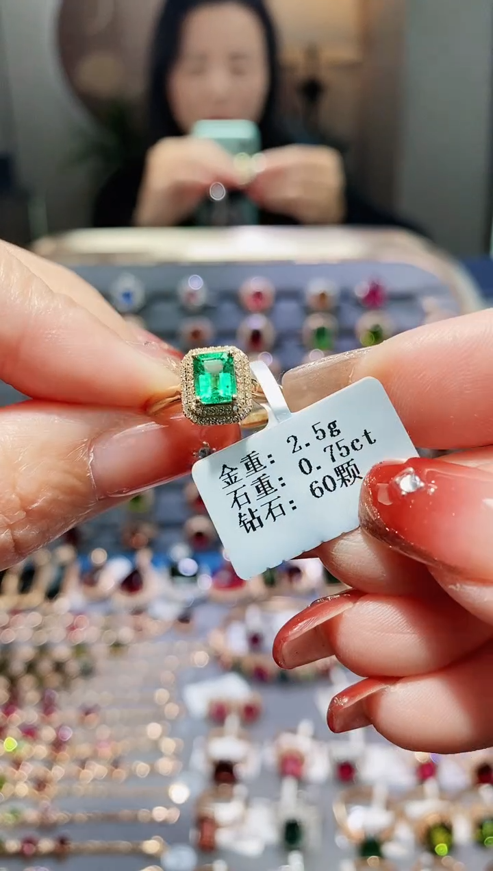 【闪购商品】祖母绿戒指18K金镶嵌0.75.