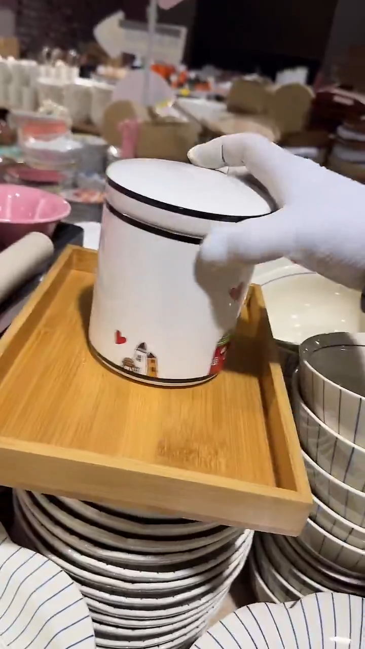 陶瓷带盖罐子微瑕 凑满20元包邮