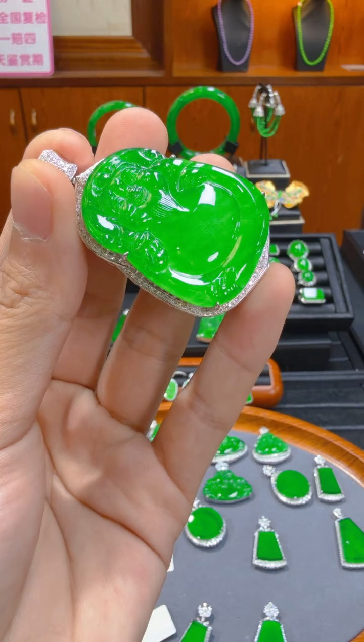 【闪购商品】翡翠吊坠(赠链)18K金镶嵌天然A货翡翠