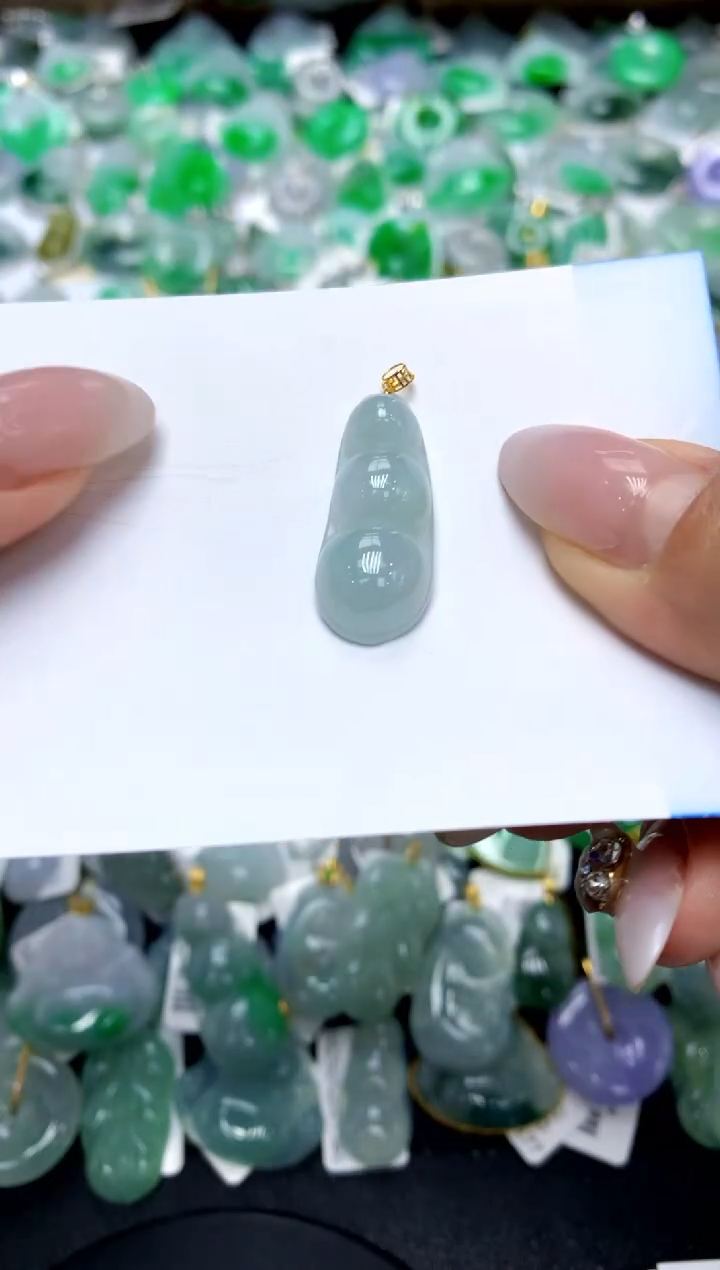 翡翠18K金镶嵌颈饰11111111111111