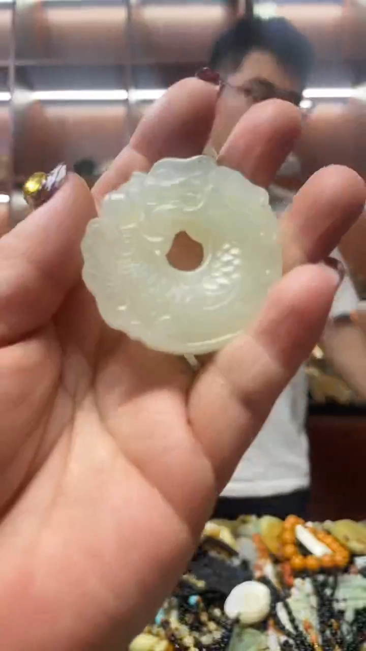 未镶嵌蛇纹石玉吊坠     