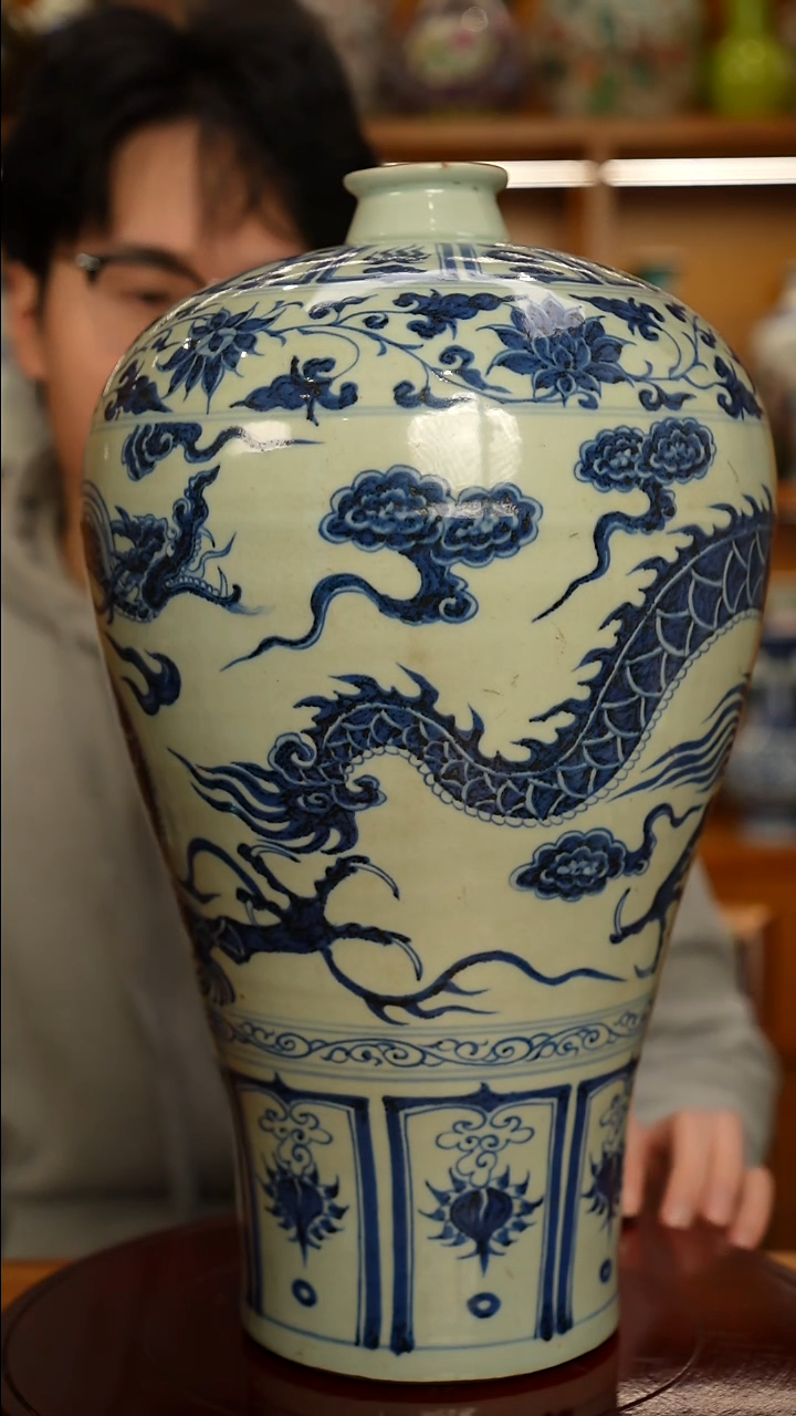 仿清瓷青花云龙纹梅瓶一只