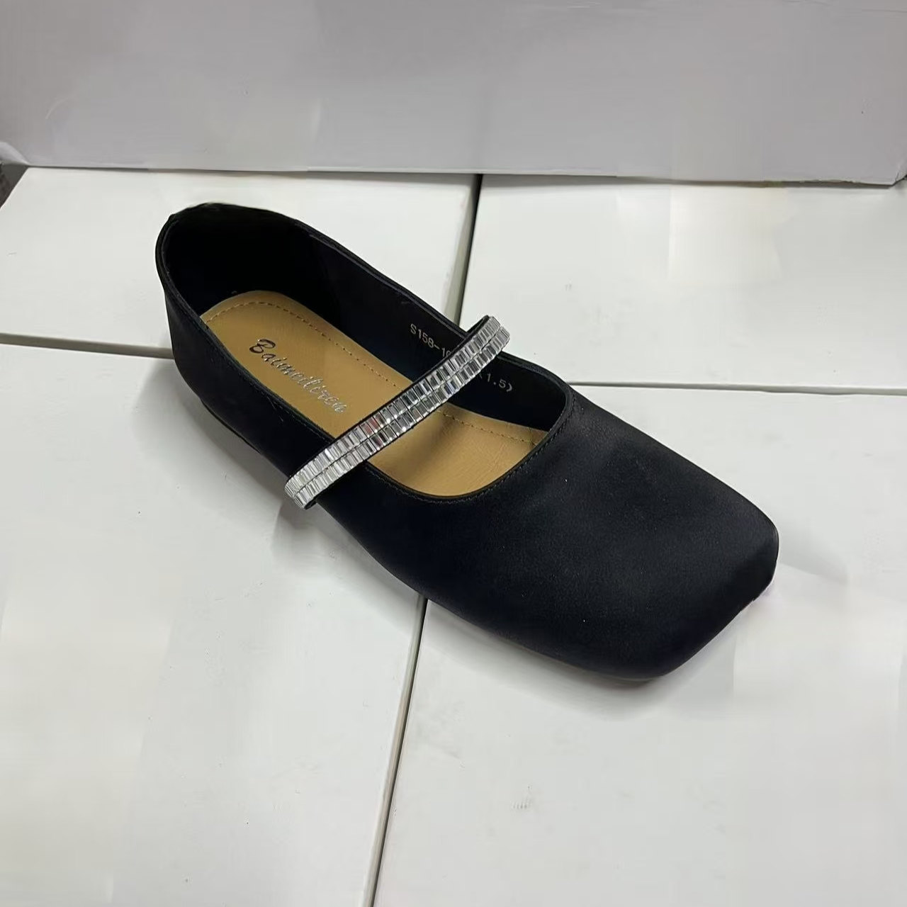 F403女士黑色浅口玛丽珍单鞋F