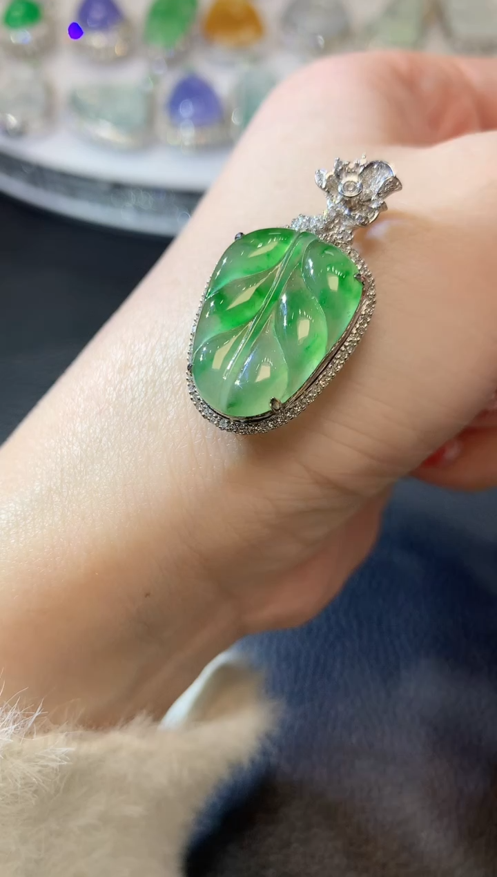 【闪购商品】翡翠吊坠(不含链)18K金镶嵌D9