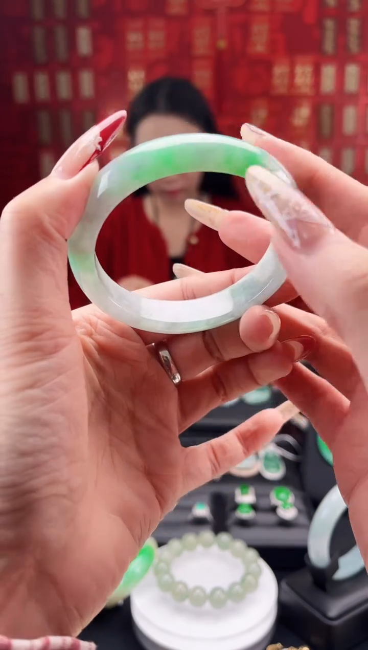 【闪购商品】翡翠手镯未镶嵌手镯