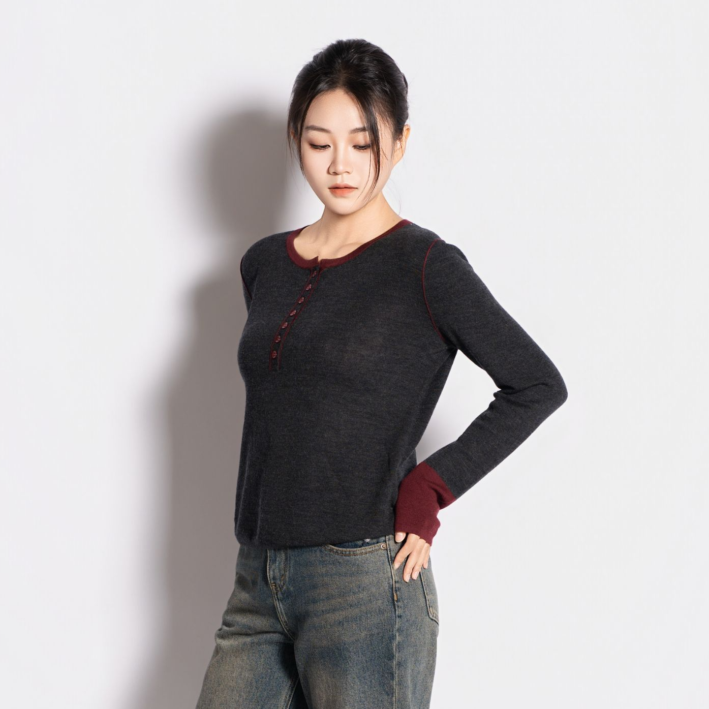 LINGZI/领姿 秋冬款女士圆领长袖纽扣设计感撞色毛衣711710
