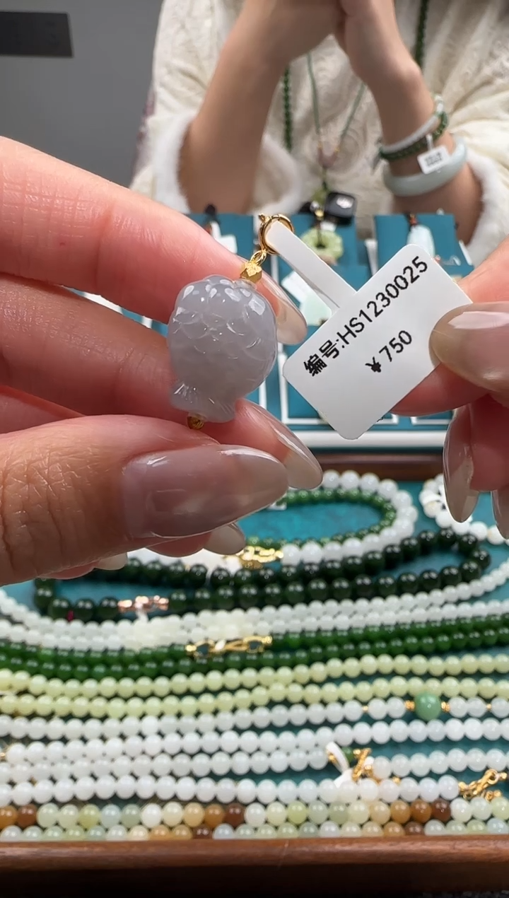 颈饰未镶嵌和田玉吊坠 HS