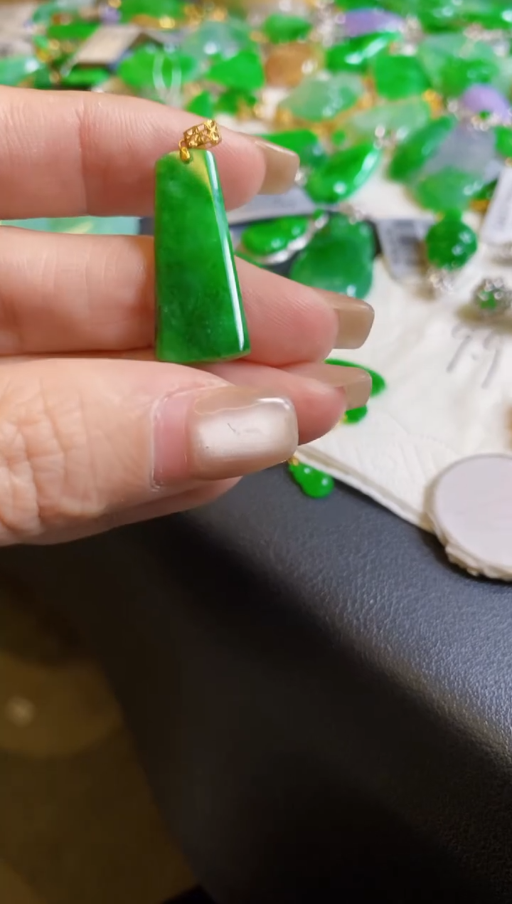 【闪购商品】定制翡翠18K金镶嵌吊坠