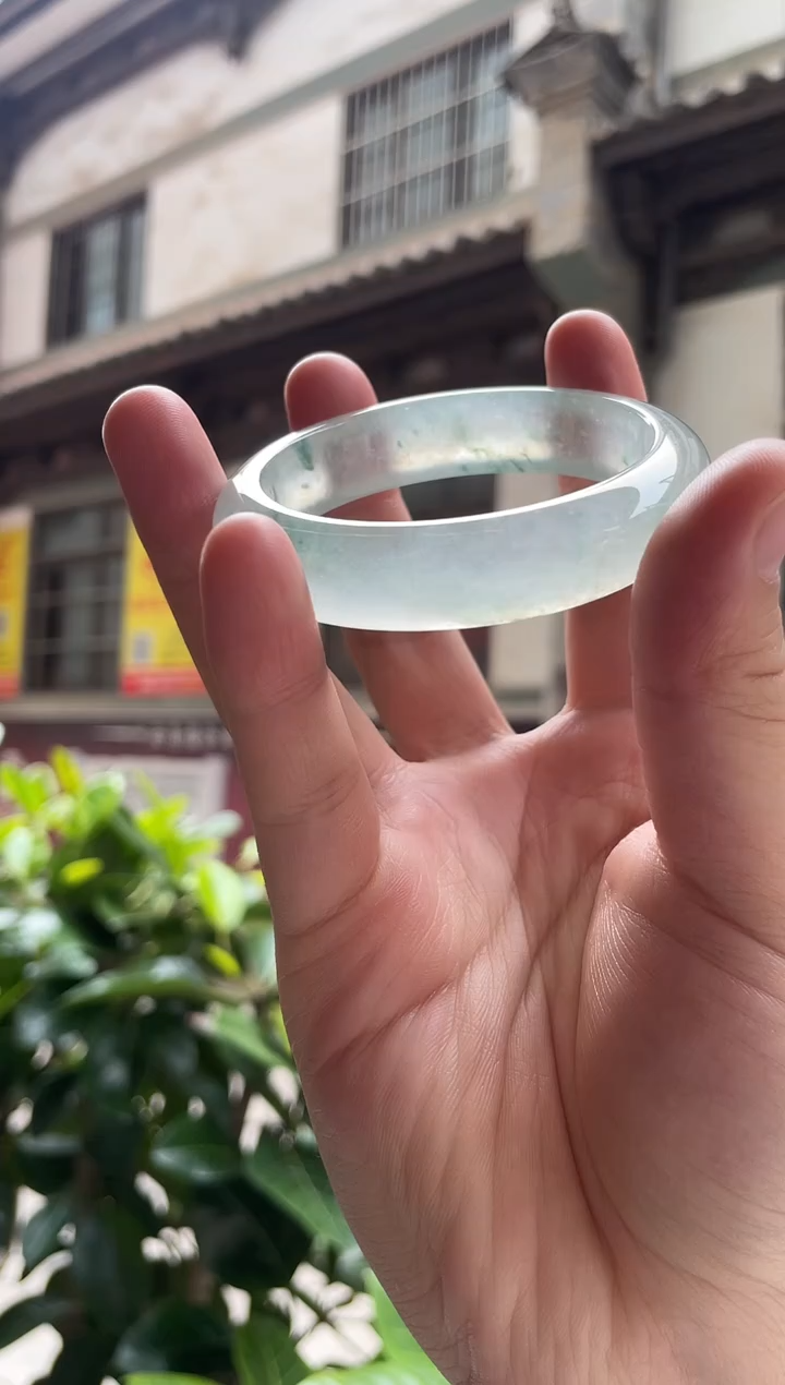 翡翠手镯未镶嵌55圈
