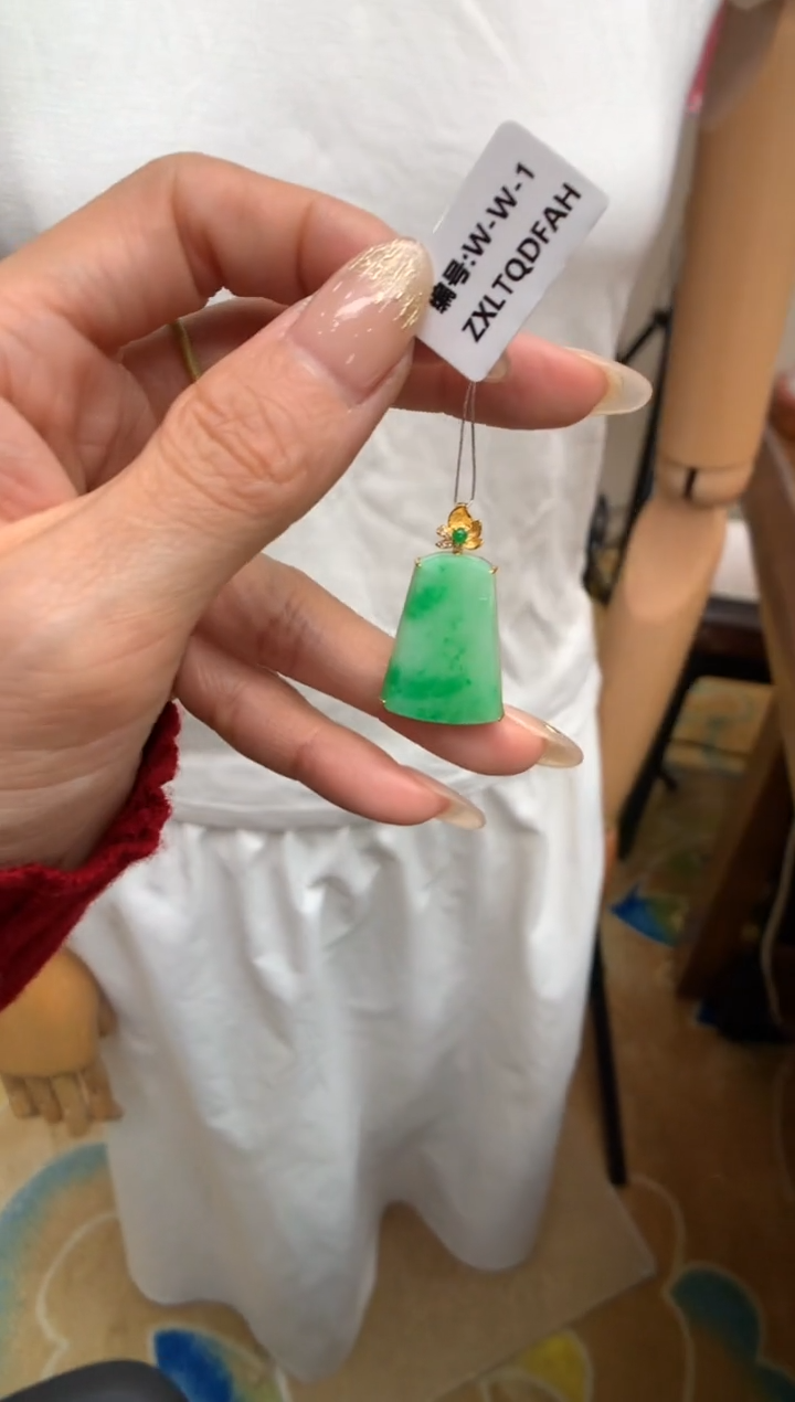 【闪购商品】翡翠颈饰18K金镶嵌无事牌