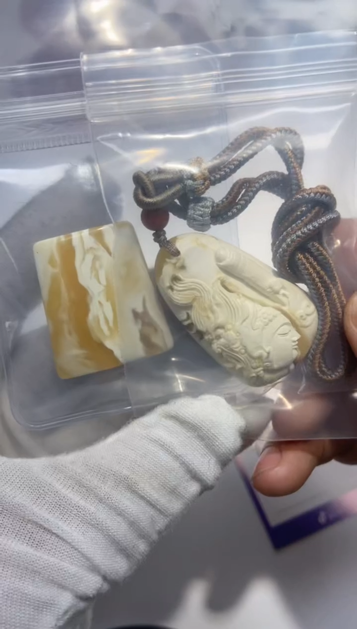 【闪购商品】蜜蜡吊坠(赠链)未镶嵌吊坠