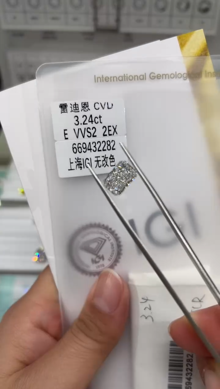 【闪购商品】实验室培育钻石裸石未镶嵌@ 3.24ct 先鉴赏，再定制！
