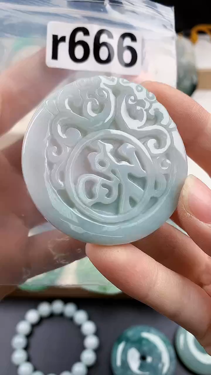 颈饰未镶嵌翡翠天然翡翠吊坠挂件