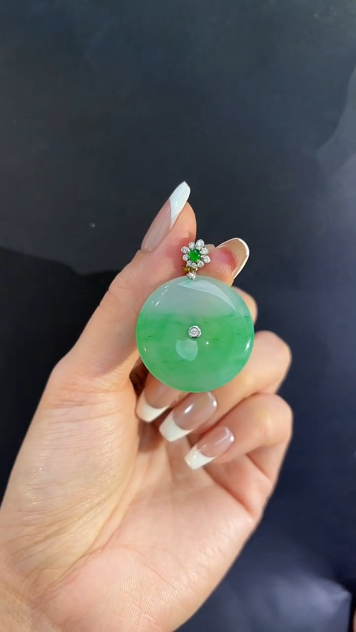 【闪购商品】翡翠吊坠(不含链)18K金镶嵌翡翠平安吊坠多人不退不换