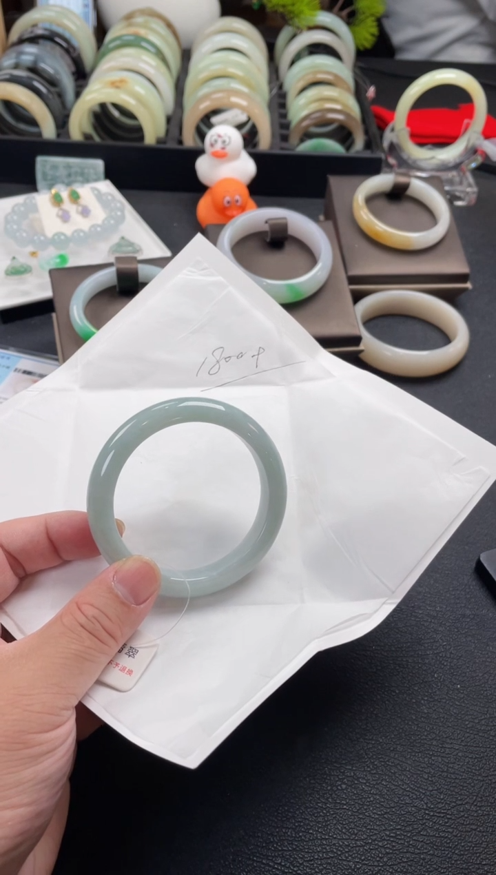 【闪购商品】翡翠手镯未镶嵌有纹裂57