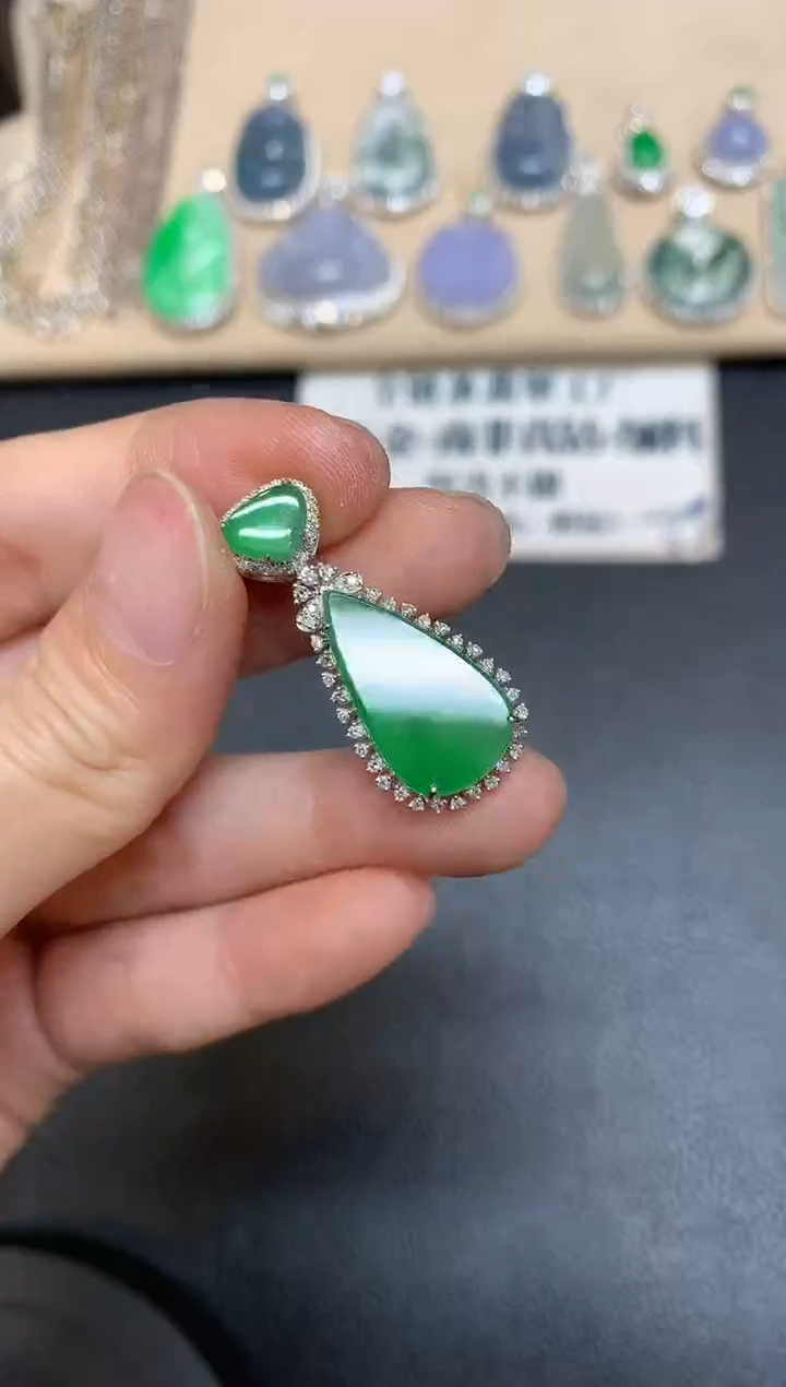 【闪购商品】翡翠吊坠(不含链)18K金镶嵌水滴【无服务费