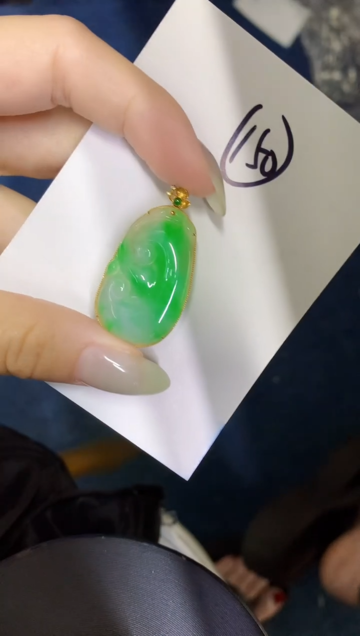 翡翠18K金镶嵌颈饰缅甸天然翡翠A货
