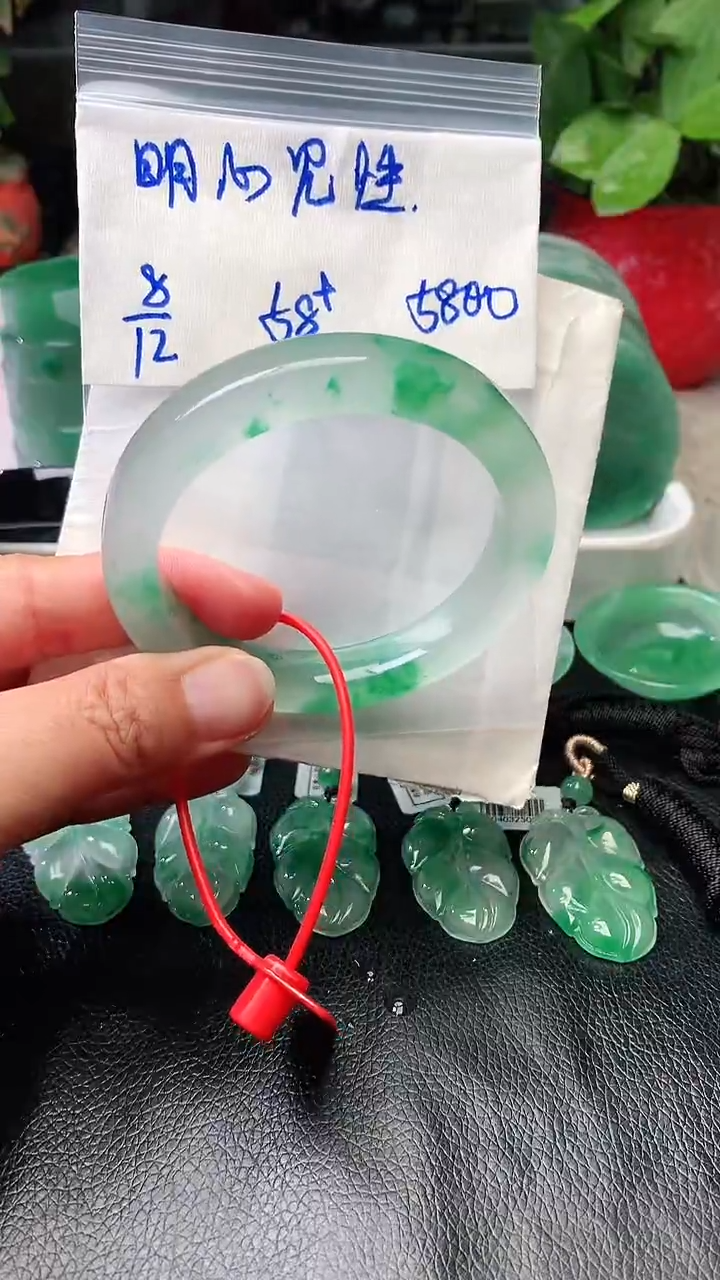 定制石英质玉（非洲翠）明**性手镯