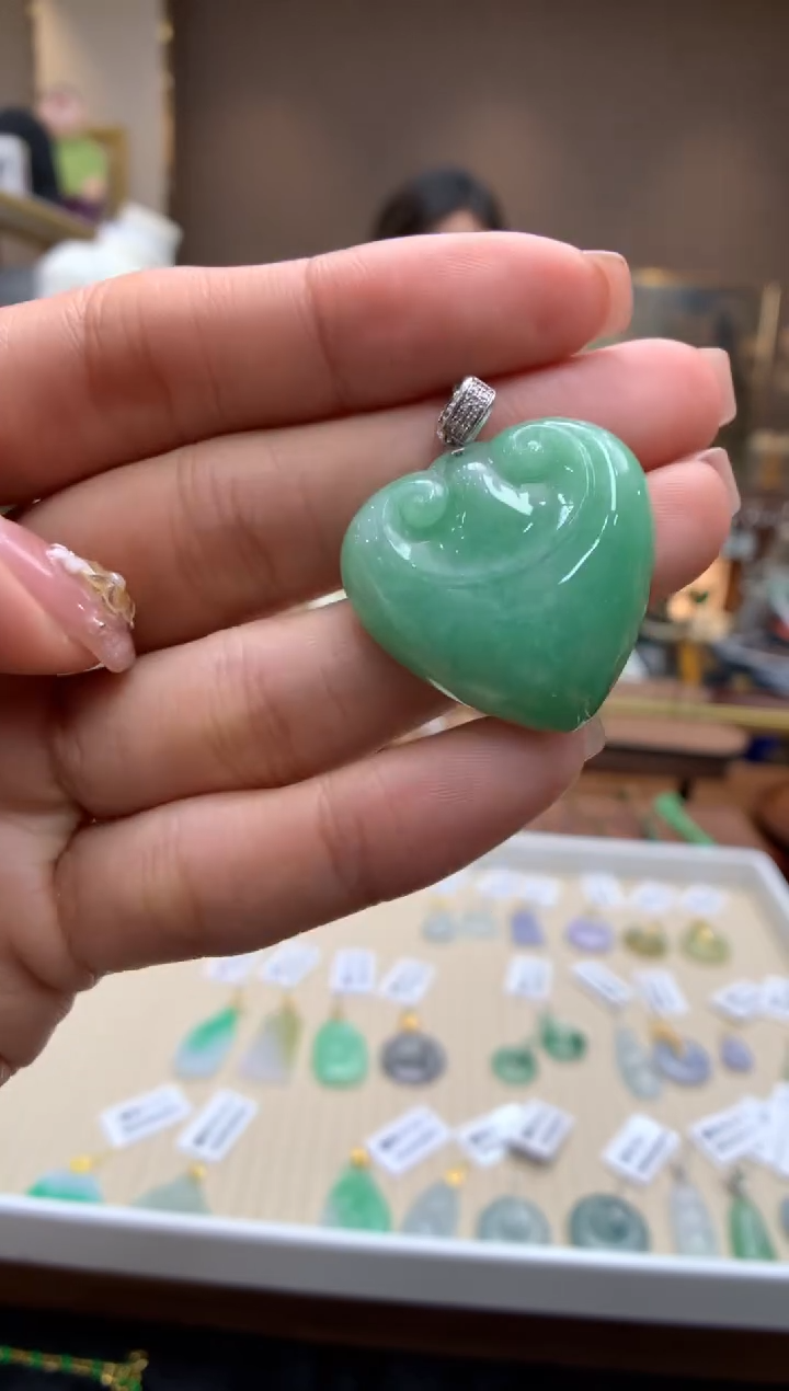 【闪购商品】翡翠颈饰18K金镶嵌如意