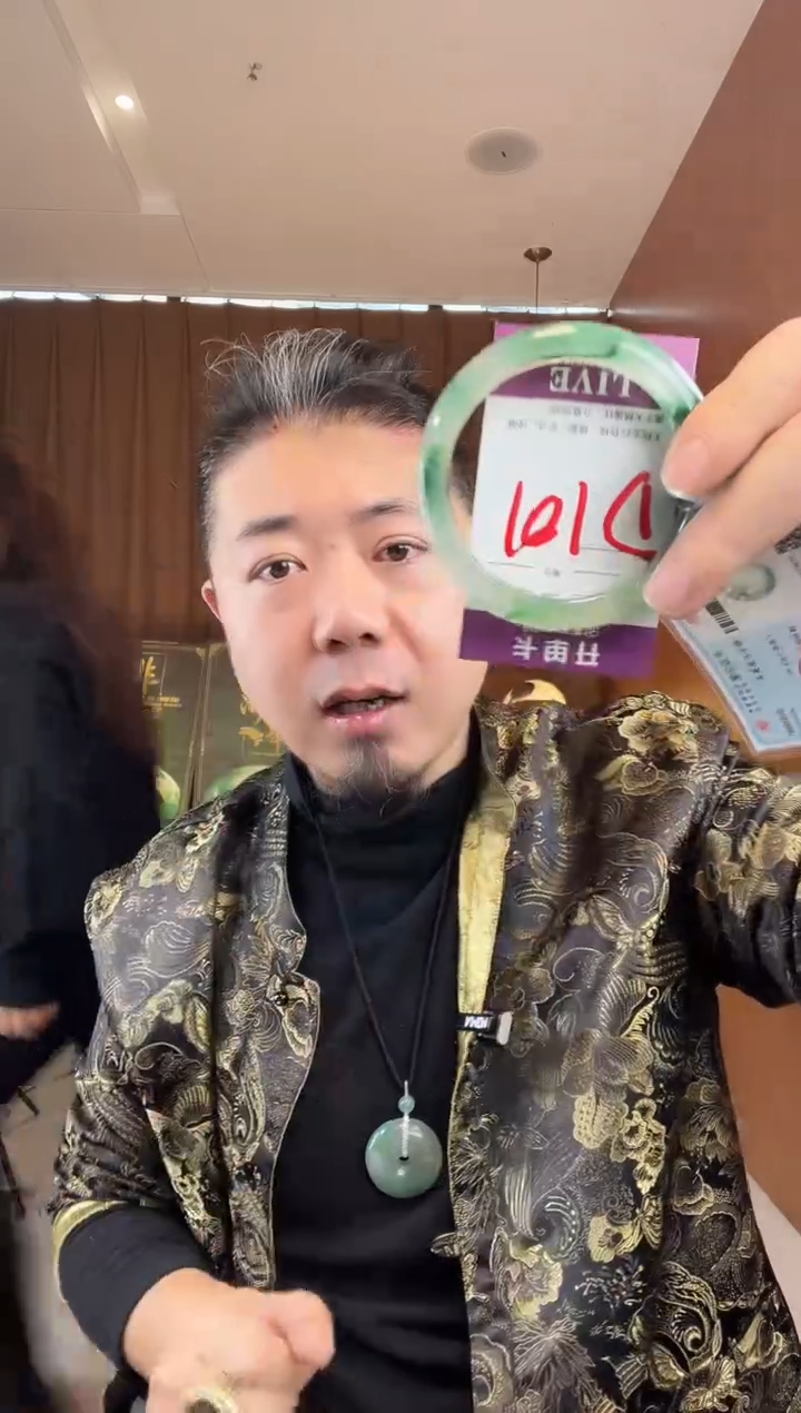 【闪购商品】石英质玉手镯未镶嵌非洲翠