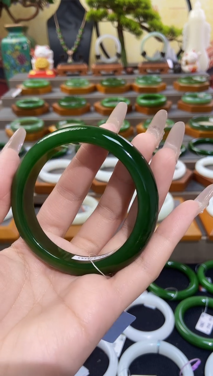 【闪购商品】和田玉手镯未镶嵌俄罗斯老坑碧玉手镯