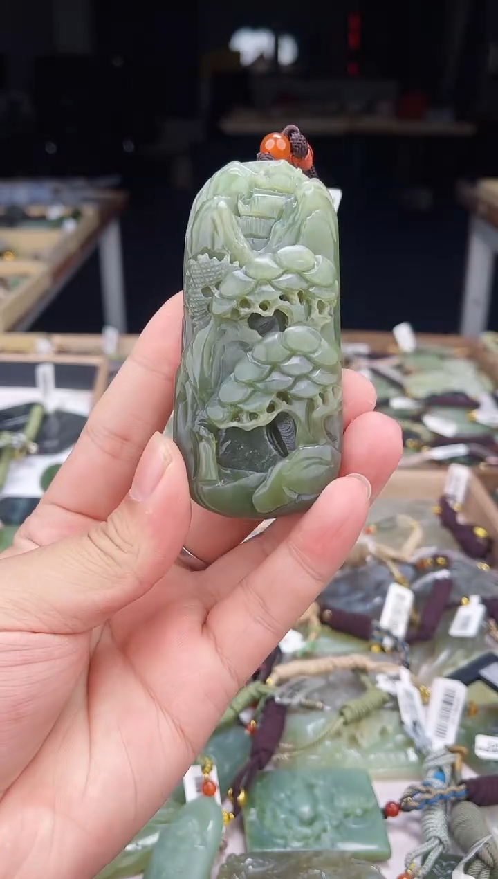 颈饰未镶嵌和田玉1