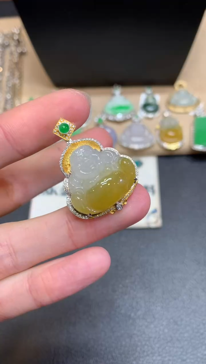 【闪购商品】翡翠颈饰18K金镶嵌佛公【无服务费】