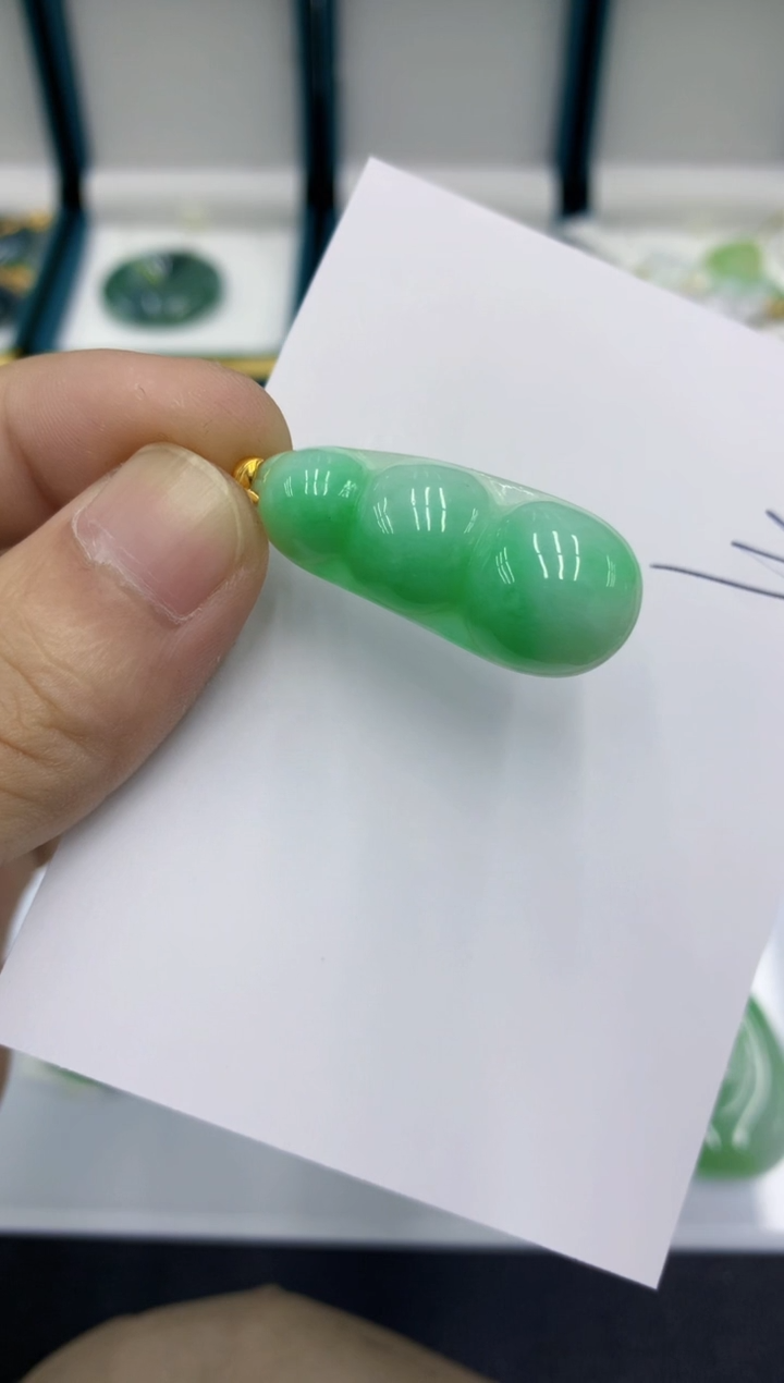 颈饰18K金镶嵌翡翠翡翠
