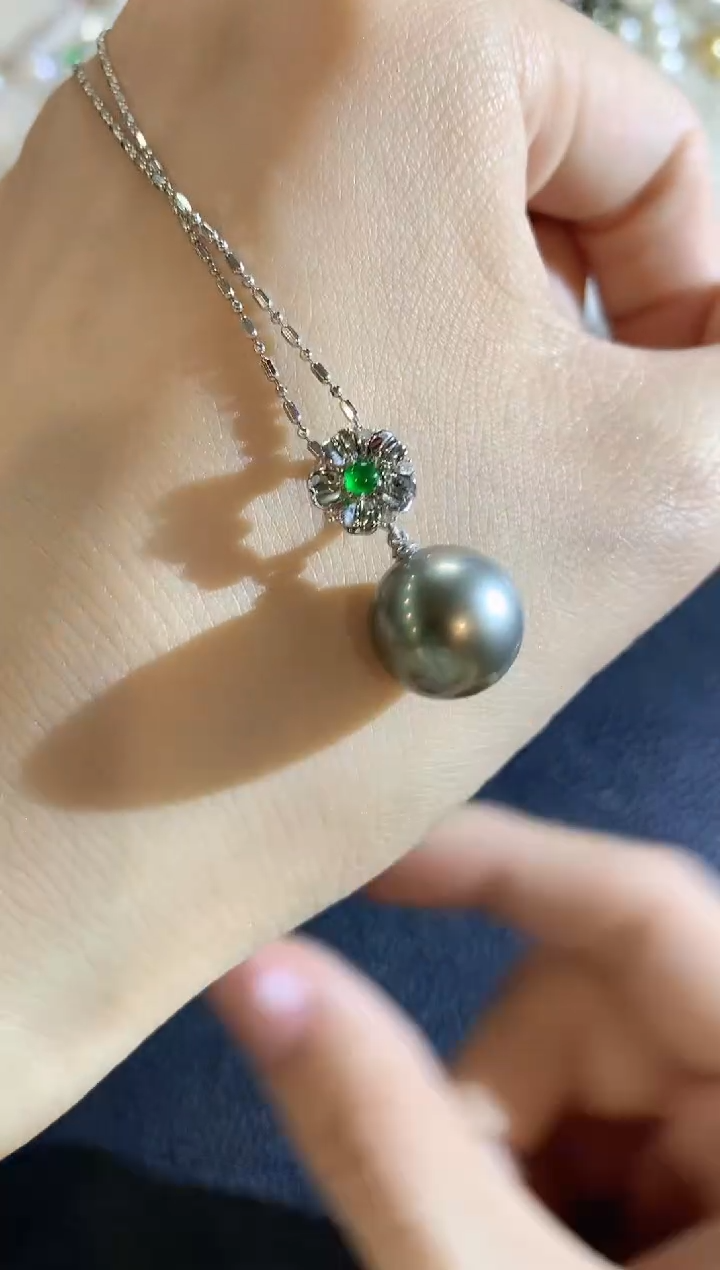 18K金镶嵌吊坠(不含链)海水珍珠C11