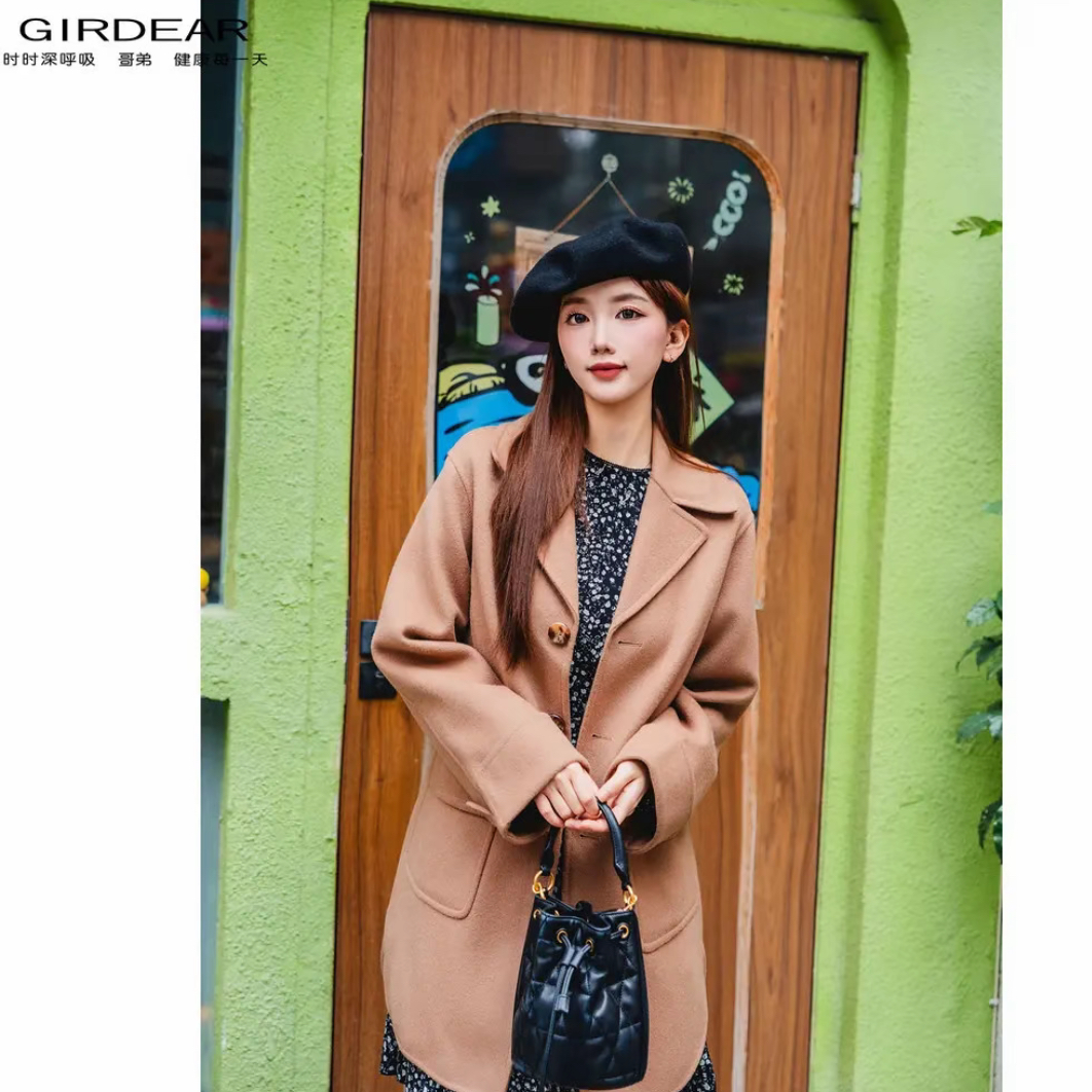GIRDEAR/哥弟中长款西装领运动风秋冬毛呢外套女装冬季140046