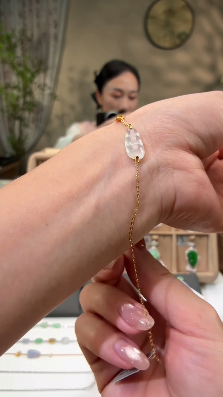 18K金镶嵌手链翡翠手链