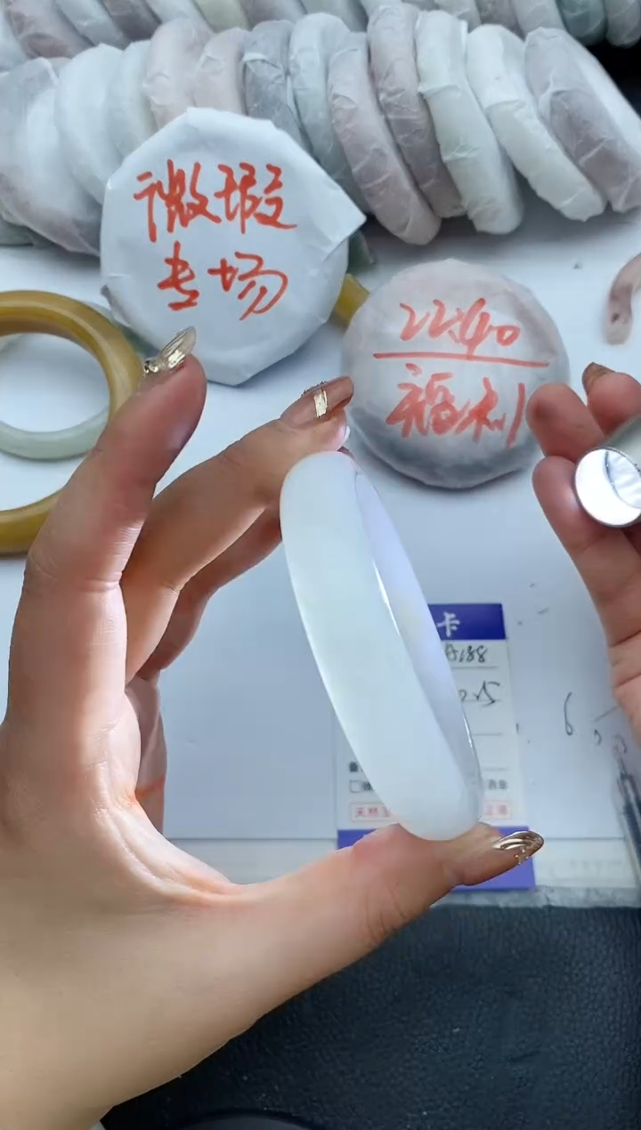 【闪购商品】石英质玉手镯未镶嵌A188+60.5