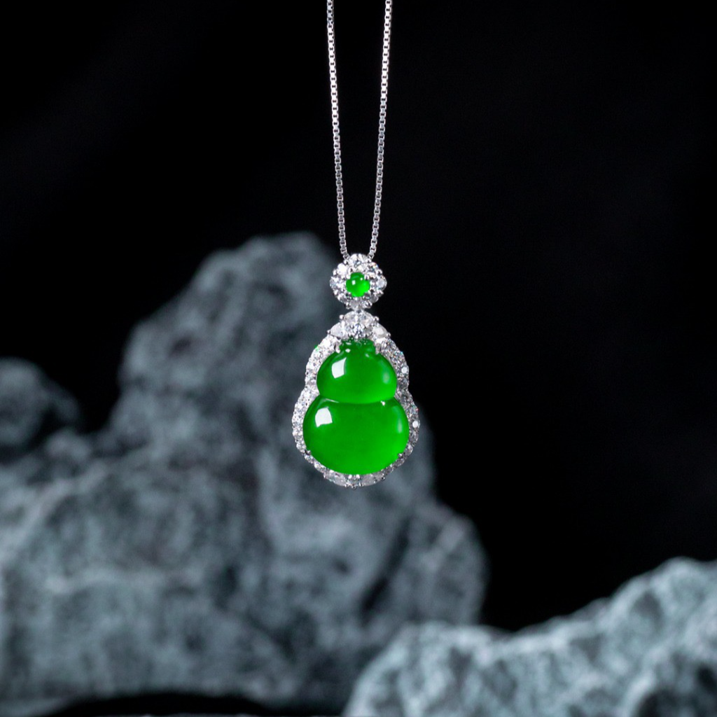 18k真金镶钻镶嵌颈饰天然A货翡翠高冰种阳绿色葫芦吊坠APMHL12A22