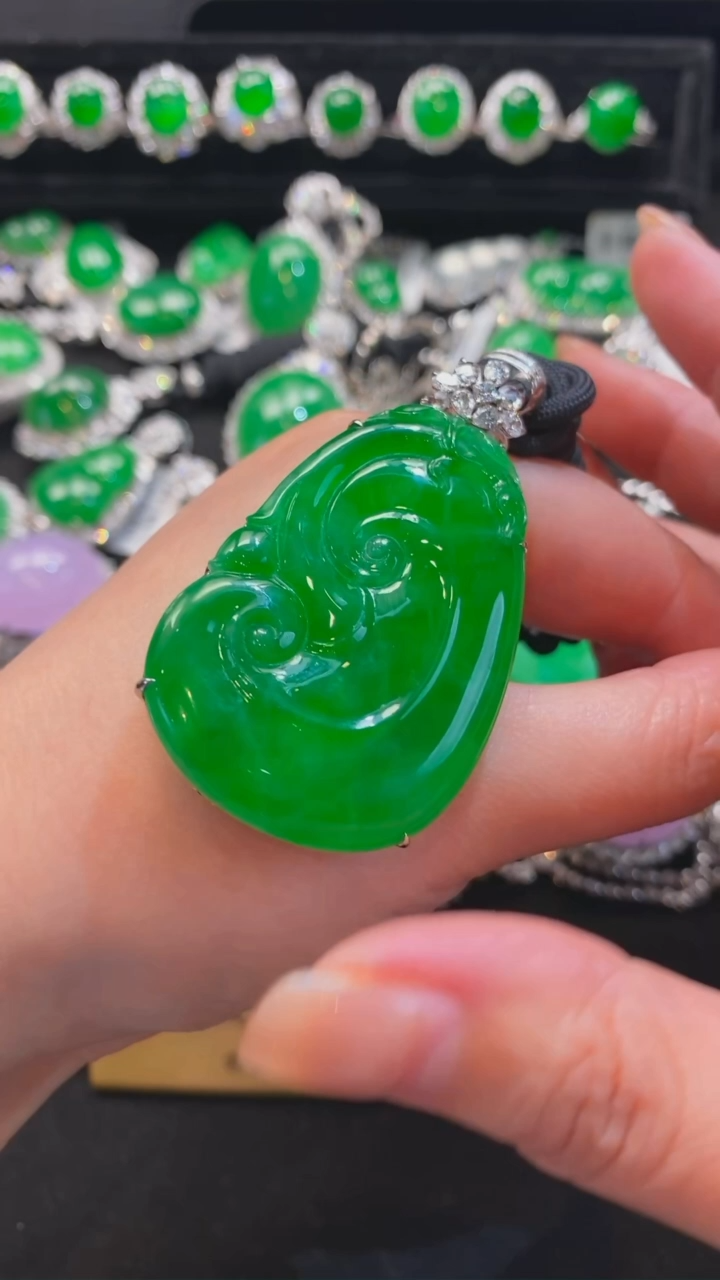 【闪购商品】翡翠颈饰未镶嵌大如意