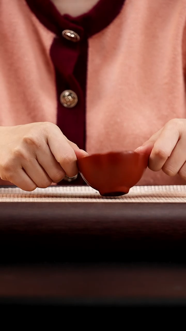 1 朱泥牡丹花瓣杯